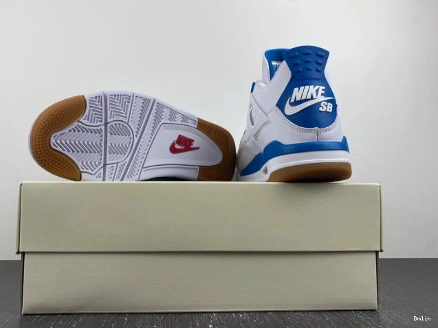 Boostmaster lin Jordan 4 Retro SB DR5415-104 0806
